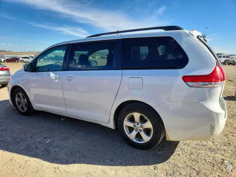 2014 Toyota Sienna VIN 5TDKK3DC7ES502954 фото 2