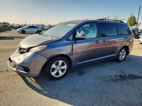5TDKK3DC2ES408433 — 2014 Toyota Sienna, Передняя часть (Front End), фото до ремонта
