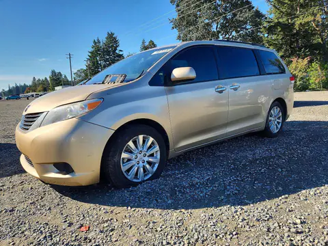 5TDJK3DC8ES082228 — 2014 Toyota Sienna, Передняя часть (Front End), фото до ремонта