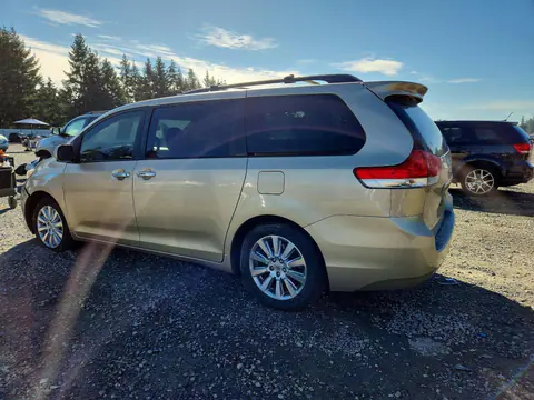 2014 Toyota Sienna VIN 5TDJK3DC8ES082228 фото 2