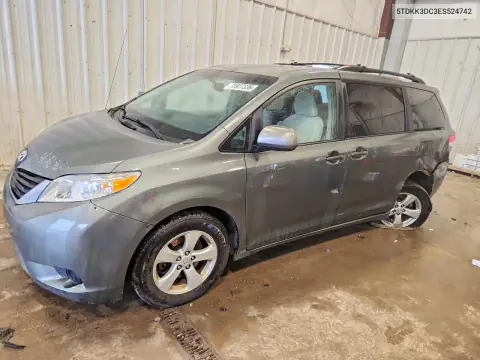 5TDKK3DC3ES524742 — 2014 Toyota Sienna, Задняя часть, фото до ремонта
