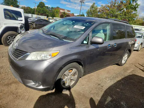 5TDKK3DC4ES459741 — 2014 Toyota Sienna, Подтопление (Water/Flood), фото до ремонта