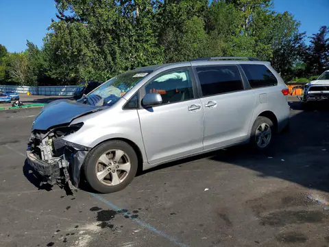5TDKK3DC9FS587006 — 2015 Toyota Sienna, Передняя часть (Front End), фото до ремонта