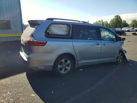 5TDKK3DC9FS587006 — 2015 Toyota Sienna, фото 3 с аукциона Copart 14.10.2026, Передняя часть
