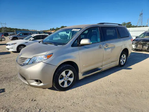 5TDKK3DC0FS647707 — 2015 Toyota Sienna, Передняя часть (Front End), фото до ремонта