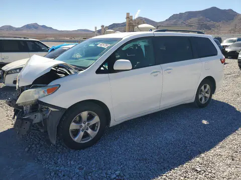 5TDKK3DC4FS587317 — 2015 Toyota Sienna, Передняя часть (Front End), фото до ремонта