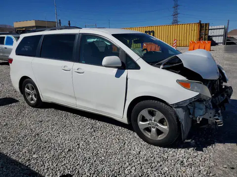 2015 Toyota Sienna VIN 5TDKK3DC4FS587317 фото 4
