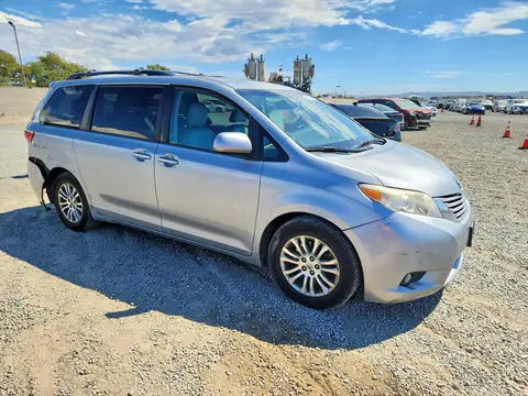 2015 Toyota Sienna VIN 5TDYK3DC5FS609917 фото 4