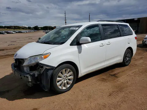 5TDJK3DC7FS126172 — 2015 Toyota Sienna, Передняя часть (Front End), фото до ремонта