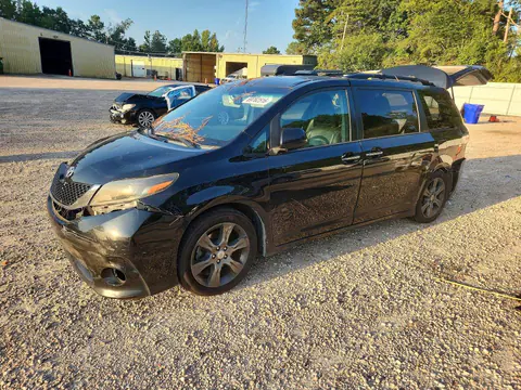 5TDXK3DC4FS637834 — 2015 Toyota Sienna, Задняя часть (Rear End), фото до ремонта