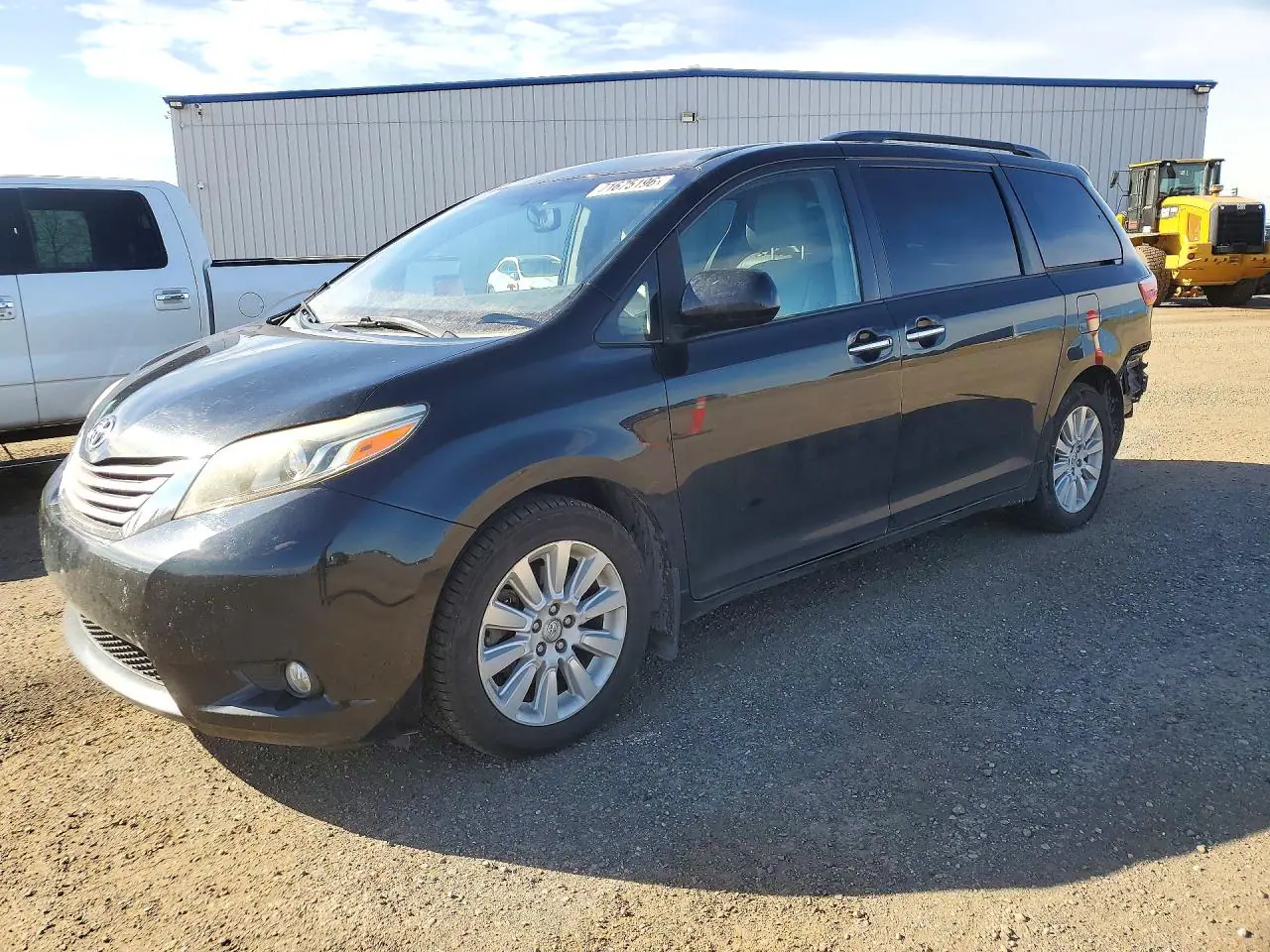 5TDDK3DCXFS101912 Toyota Sienna 2015 — повреждение Задняя часть, фото до ремонта