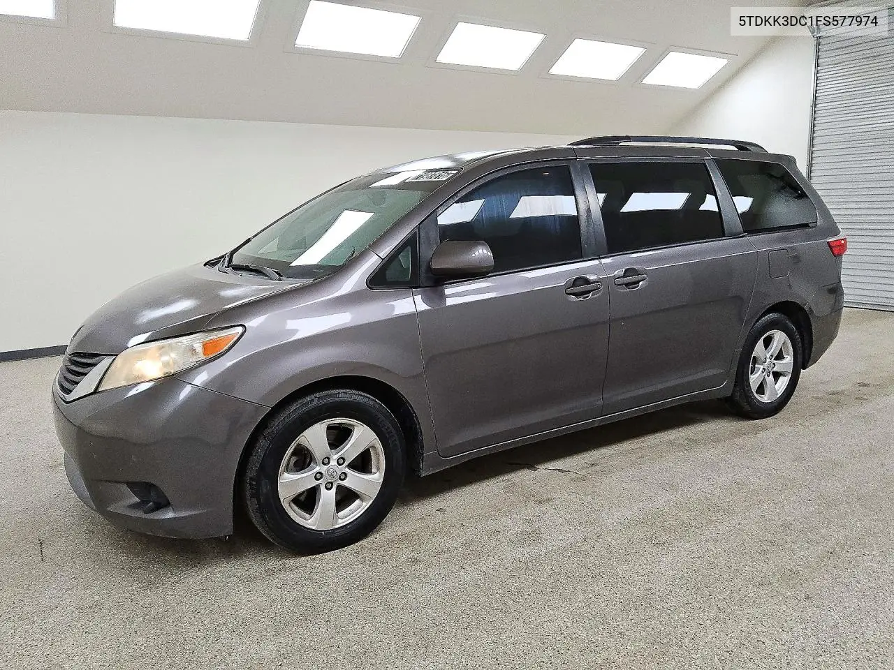 5TDKK3DC1FS577974 Toyota Sienna 2015 — повреждение Мелкие вмятины и царапины, фото до ремонта