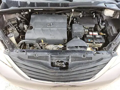 5TDKK3DC1FS577974 — 2015 Toyota Sienna, Мелкие вмятины и царапины, фото до ремонта