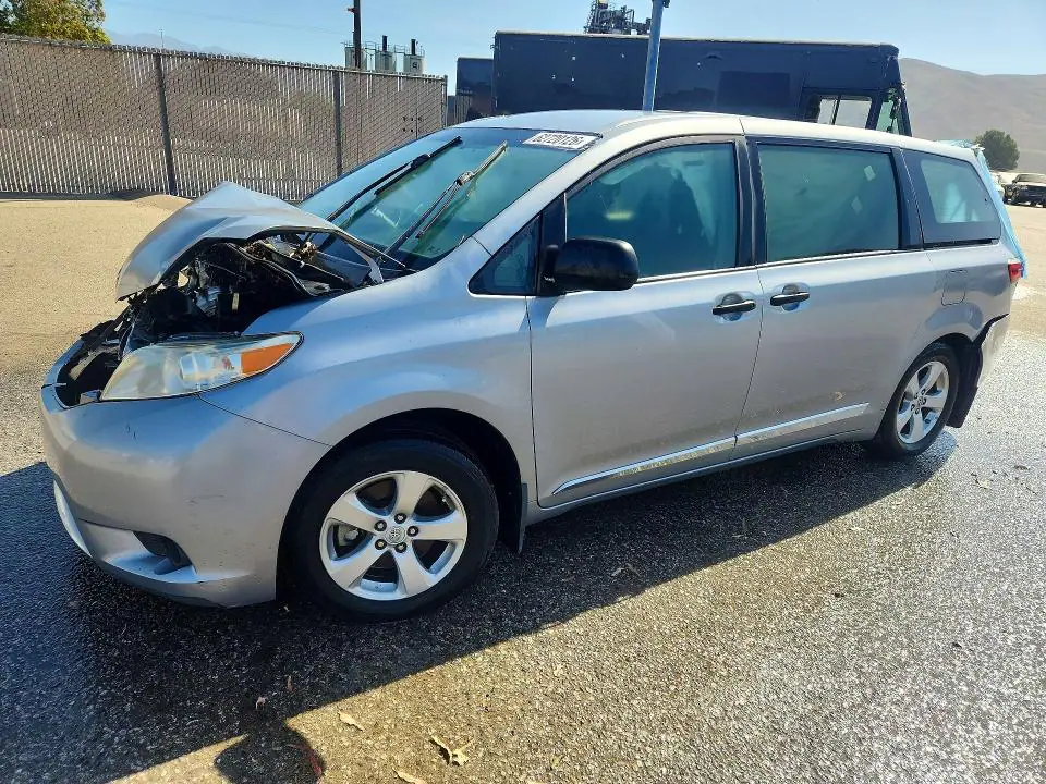 5TDZK3DC0GS736919 Toyota Sienna 2016 — повреждение Передняя часть, фото до ремонта