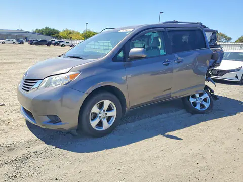 5TDKK3DCXGS746603 — 2016 Toyota Sienna, Задняя часть (Rear End), фото до ремонта
