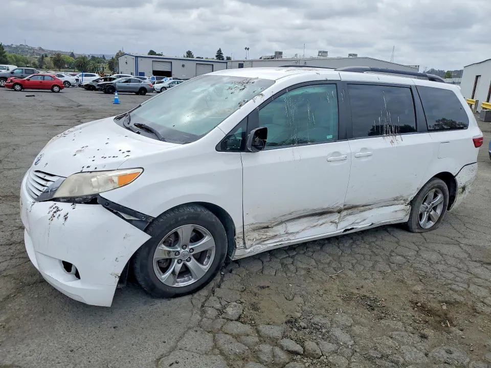 2016 Toyota Sienna VIN 5TDKK3DC6GS727563 фото 1