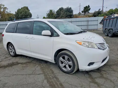 2016 Toyota Sienna VIN 5TDKK3DC6GS727563 фото 4