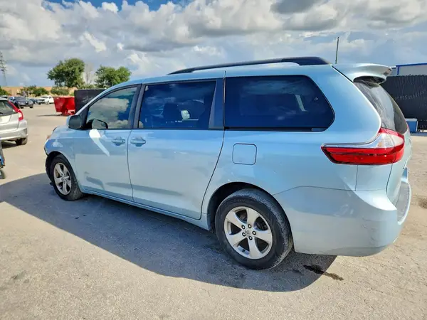 5TDKK3DC7GS714935 — 2016 Toyota Sienna, фото 2 с аукциона Copart 15.10.2026, Передняя часть
