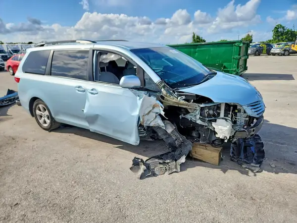 5TDKK3DC7GS714935 — 2016 Toyota Sienna, фото 4 с аукциона Copart 15.10.2026, Передняя часть
