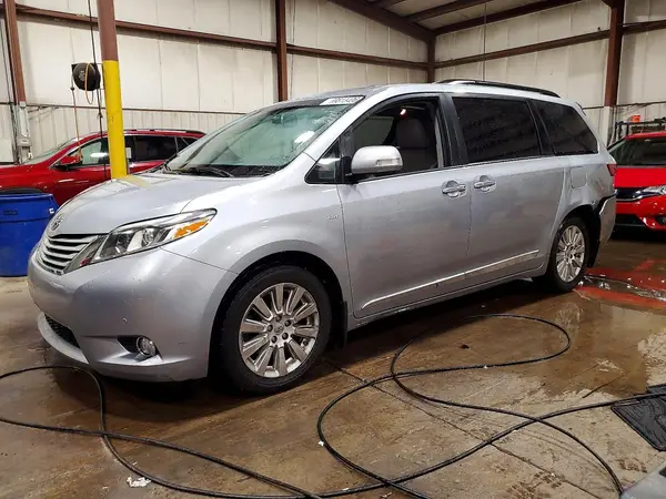 5TDDK3DC3GS139600 — 2016 Toyota Sienna, Задняя часть (Rear End), фото до ремонта