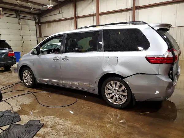 5TDDK3DC3GS139600 — 2016 Toyota Sienna, фото 2 с аукциона Copart 29.09.2026, Задняя часть