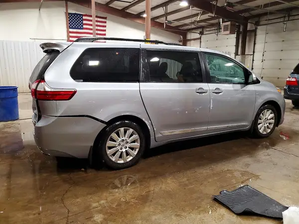 5TDDK3DC3GS139600 — 2016 Toyota Sienna, фото 3 с аукциона Copart 29.09.2026, Задняя часть