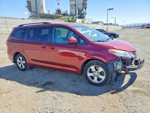 2016 Toyota Sienna VIN 5TDKK3DC7GS691026 фото 4