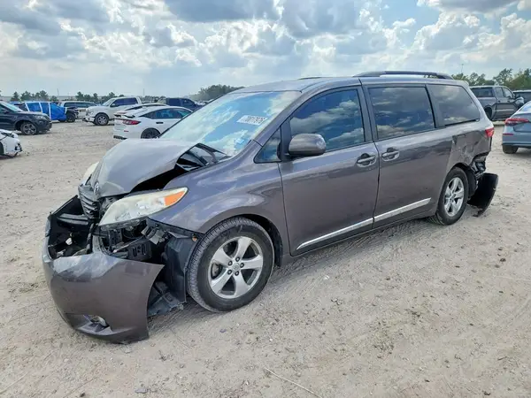 5TDKK3DC8GS710070 — 2016 Toyota Sienna, Передняя часть (Front End), фото до ремонта