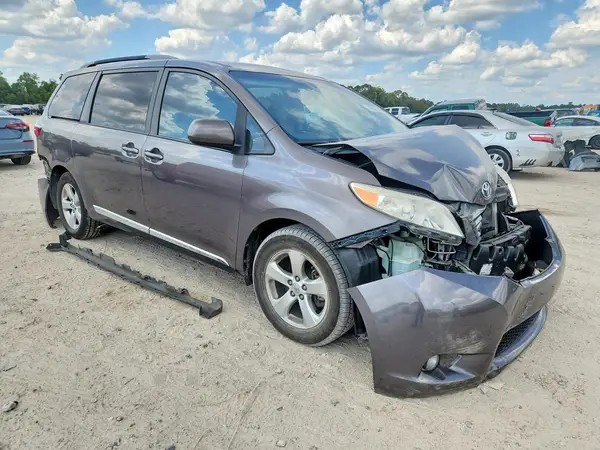 5TDKK3DC8GS710070 — 2016 Toyota Sienna, фото 4 с аукциона Copart 06.10.2026, Передняя часть