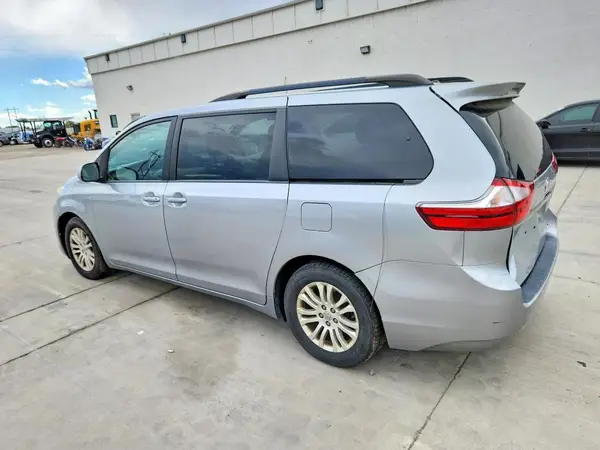 5TDYK3DC2GS692742 — 2016 Toyota Sienna, фото 2 с аукциона Copart 07.10.2026, Задняя часть