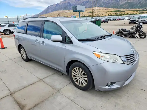5TDYK3DC2GS692742 — 2016 Toyota Sienna, фото 4 с аукциона Copart 07.10.2026, Задняя часть