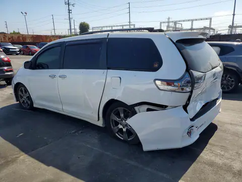 5TDXZ3DC2HS786712 — 2017 Toyota Sienna, фото 2 с аукциона Copart 14.10.2026, Задняя часть