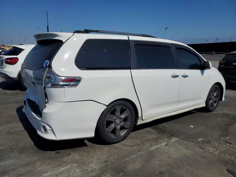 5TDXZ3DC2HS786712 — 2017 Toyota Sienna, фото 3 с аукциона Copart 14.10.2026, Задняя часть