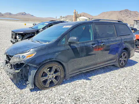 5TDXZ3DC4HS822870 — 2017 Toyota Sienna, Передняя часть (Front End), фото до ремонта