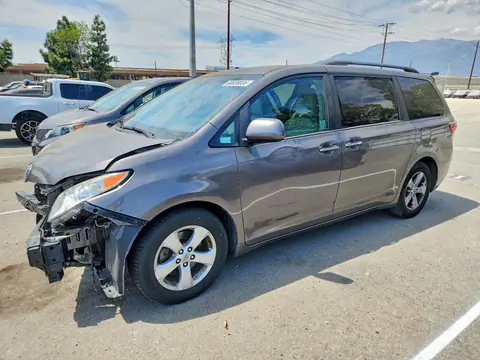 5TDYZ3DC4HS794850 — 2017 Toyota Sienna, Передняя часть (Front End), фото до ремонта