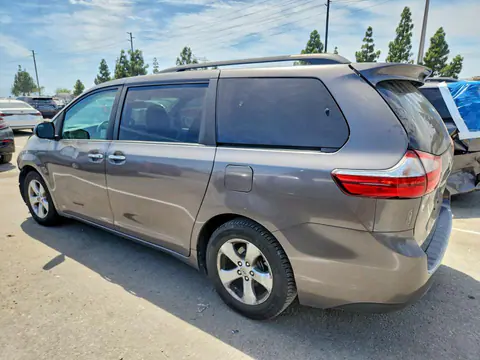 2017 Toyota Sienna VIN 5TDYZ3DC4HS794850 фото 2