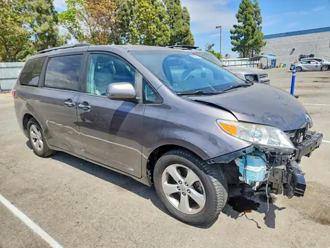 2017 Toyota Sienna VIN 5TDYZ3DC4HS794850 фото 4