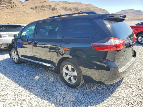 2017 Toyota Sienna VIN 5TDKZ3DC3HS769122 фото 2