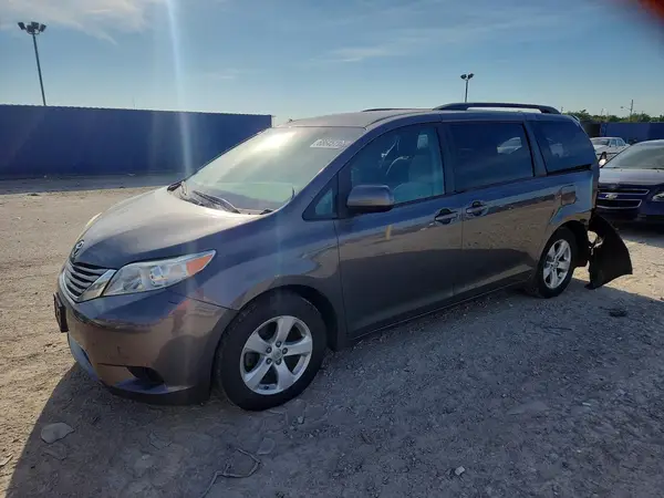 5TDKZ3DC2HS807469 — 2017 Toyota Sienna, Задняя часть (Rear End), фото до ремонта
