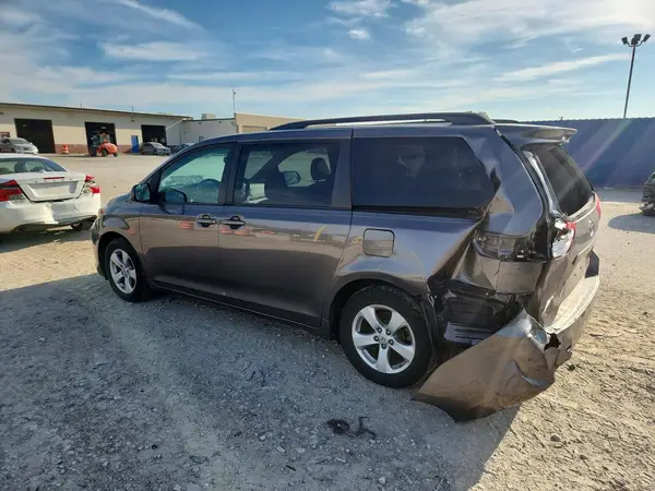 2017 TOYOTA SIENNA VIN 5TDKZ3DC2HS807469 фото 2