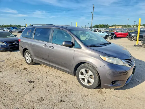 2017 TOYOTA SIENNA VIN 5TDKZ3DC2HS807469 фото 4