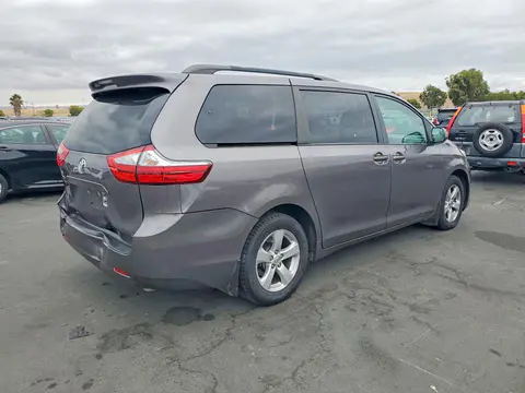 2017 Toyota Sienna VIN 5TDKZ3DC2HS776790 фото 3