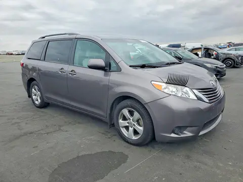 2017 Toyota Sienna VIN 5TDKZ3DC2HS776790 фото 4