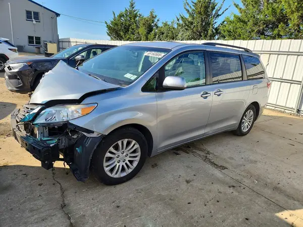 5TDYZ3DC5HS869605 — 2017 Toyota Sienna, Передняя часть (Front End), фото до ремонта
