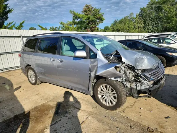 5TDYZ3DC5HS869605 — 2017 Toyota Sienna, фото 4 с аукциона Copart, Передняя часть