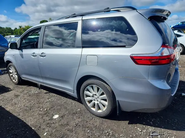 5TDDZ3DC5HS168674 — 2017 Toyota Sienna, фото 2 с аукциона Copart, Передняя часть