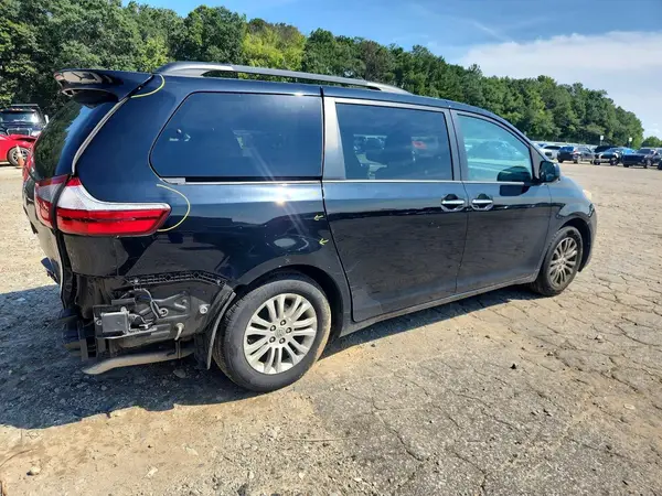 5TDYZ3DCXHS863993 — 2017 Toyota Sienna, фото 3 с аукциона Copart, Задняя часть