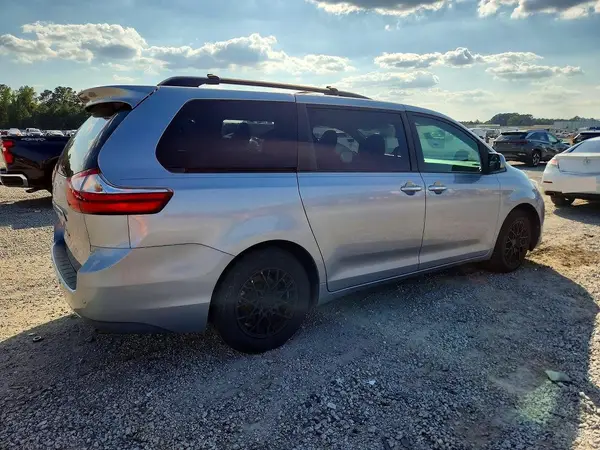 5TDYZ3DC4HS777191 — 2017 Toyota Sienna, фото 3 с аукциона Copart, Подтопление