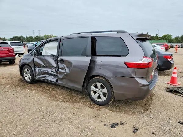 5TDKZ3DCXHS851722 — 2017 Toyota Sienna, фото 2 с аукциона Copart, Боковая часть