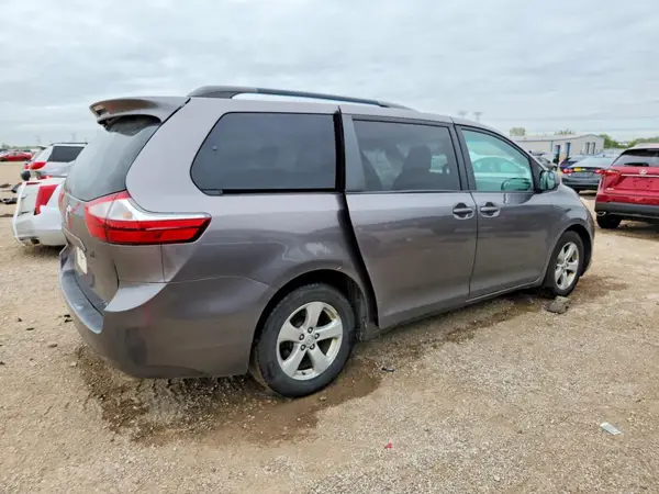 5TDKZ3DCXHS851722 — 2017 Toyota Sienna, фото 3 с аукциона Copart, Боковая часть